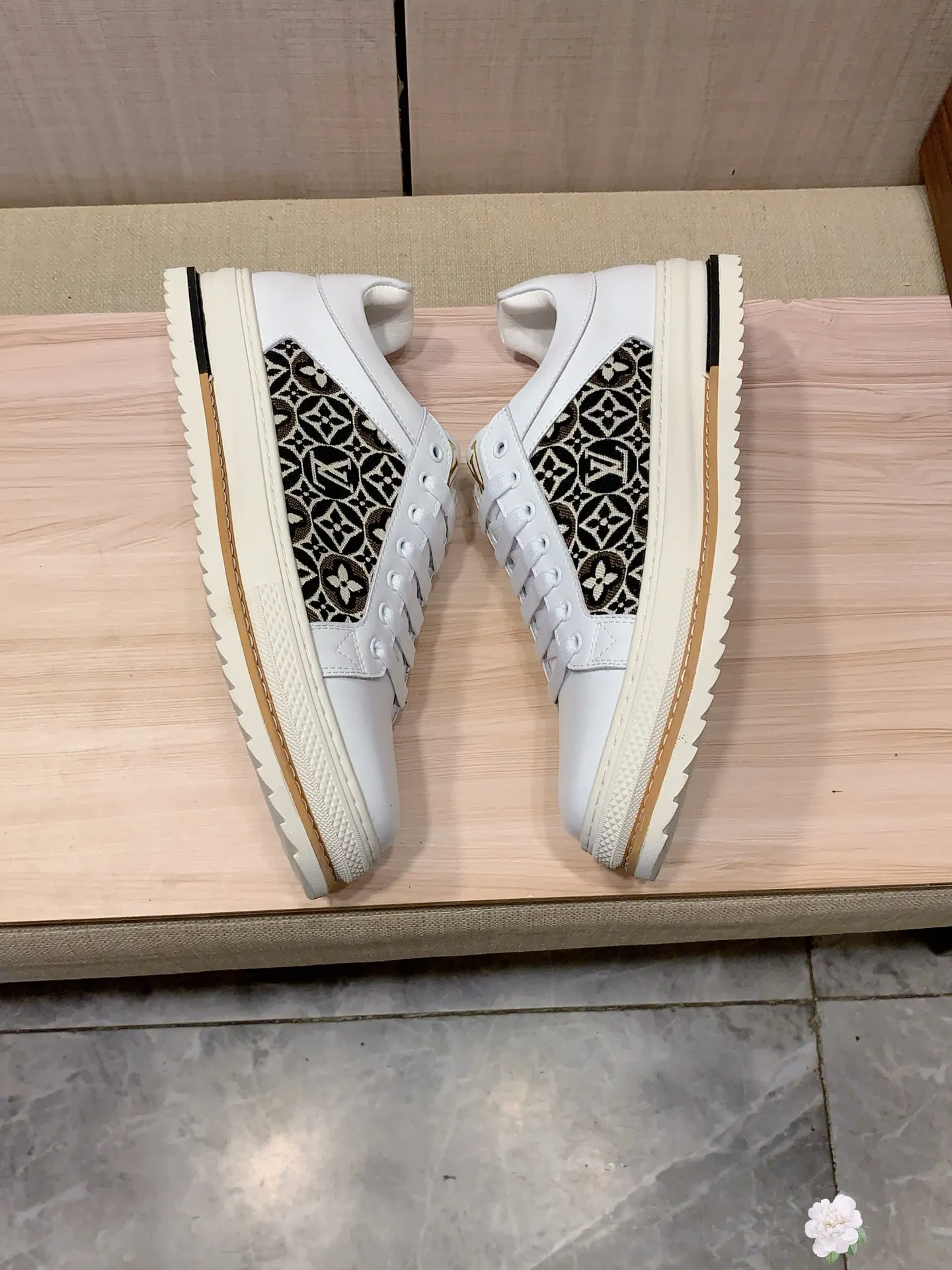 Men's men's shoes 💰420💰💰🎩🎩[Lightning][Lightning] "LV*" The latest • hot style casual shoes, top brand [Seduce] luxury~purchase, top~quality. [Strong] The upper is made of imported breathable cowhide with fabric material ➕ Breathable sheepskin feet (•) and fine workmanship. The original stylish and stylish soft rubber wear-resistant and non-slip outsole is light and comfortable on the feet. The real thing looks better when photographed in person. Code 111: Code: 38-44, 2️⃣colors selected